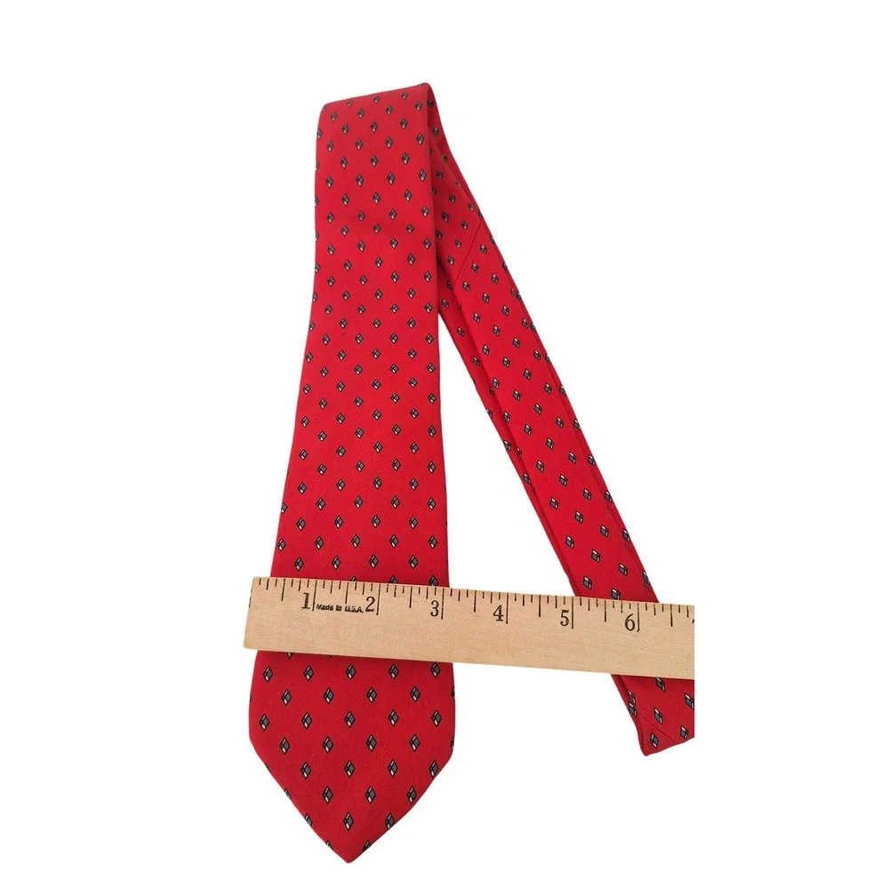 Yves Saint Laurent Mens Red Geometric Diamond Silk Necktie Made in USA RN 30187